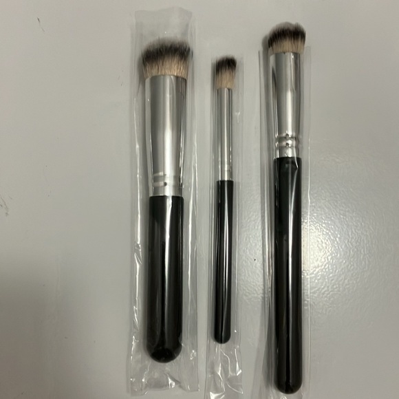 🎁4 for $50🎁 Makeup brush set for foundation and concealer 3 piece - Picture 3 of 5